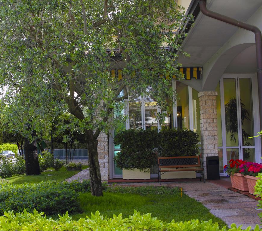 Albergo La Quiete Desenzano del Garda Exteriör bild