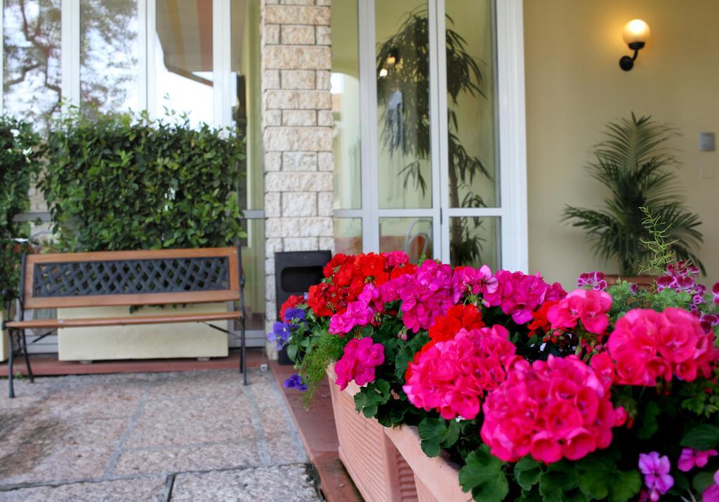 Albergo La Quiete Desenzano del Garda Exteriör bild