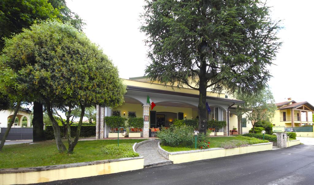 Albergo La Quiete Desenzano del Garda Exteriör bild