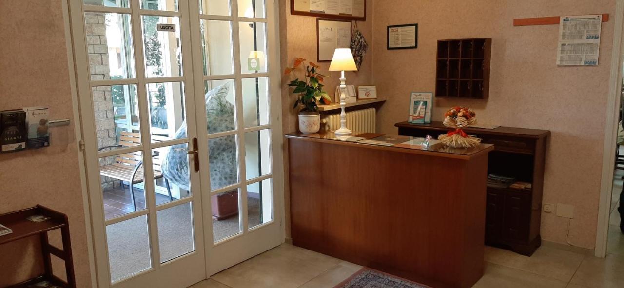 Albergo La Quiete Desenzano del Garda Exteriör bild